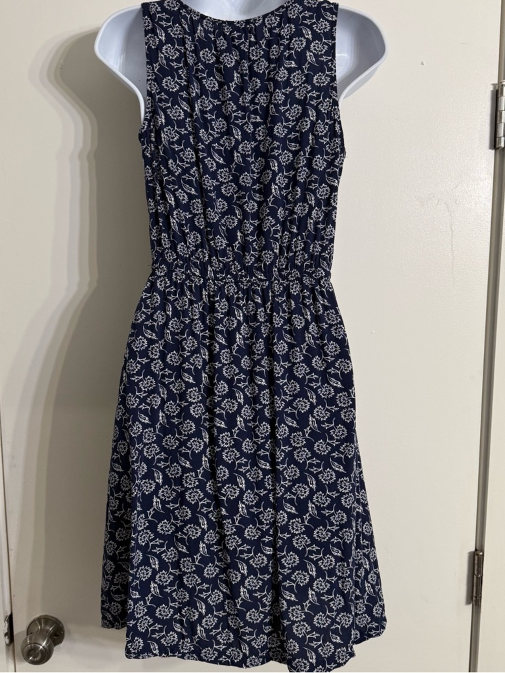 Old Navy Navy and White Floral Midi Dress Sleeveless size medium - Picture 4 of 9